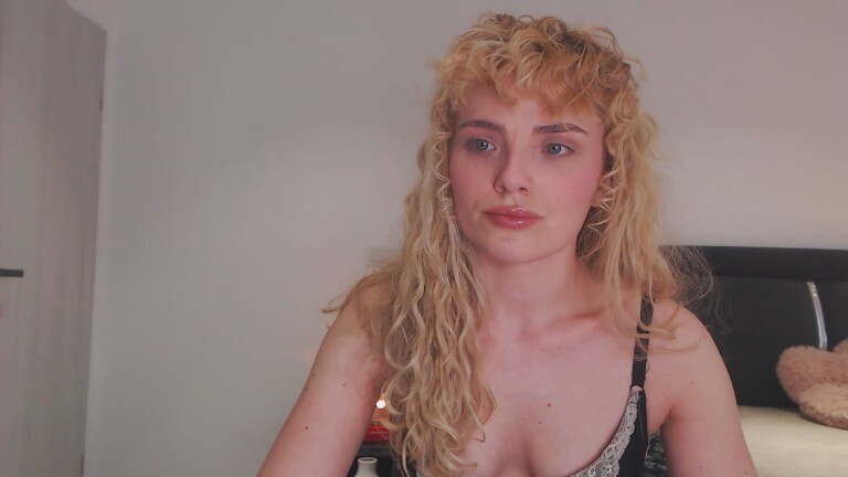 EVYE's Streamate show and profile