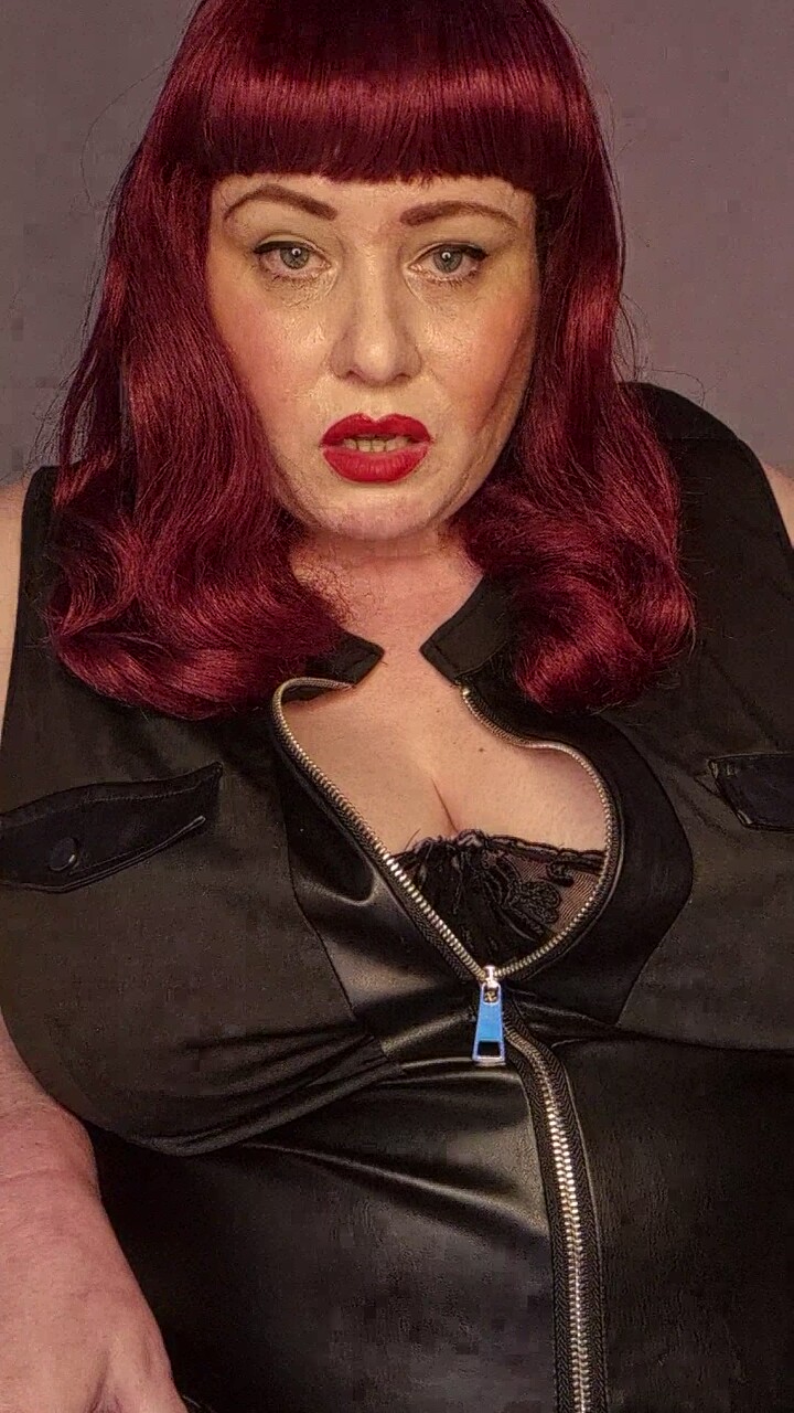 TheDevineMissDeviant