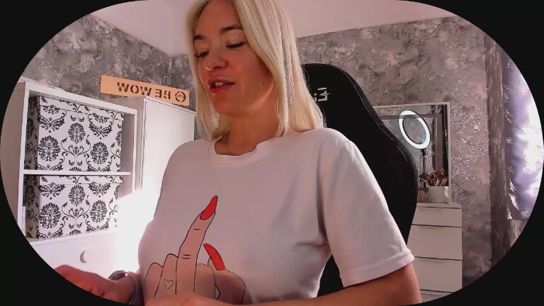 BE_WOW's Streamate show and profile