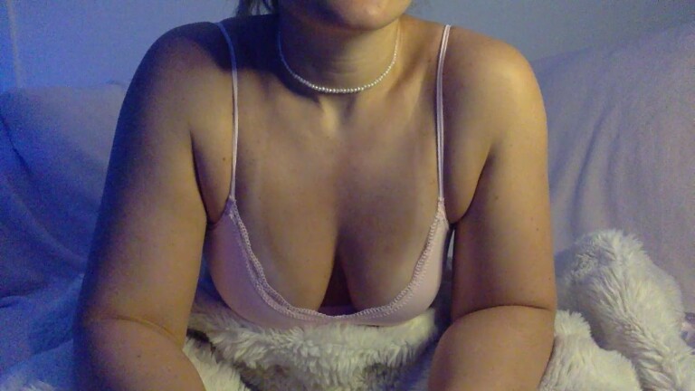 PeachyVelvetBunny's Streamate show and profile