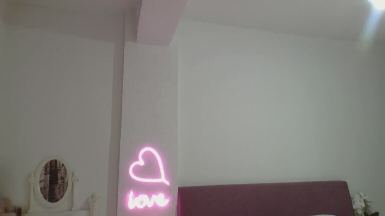 EMYILIA's Streamate show and profile