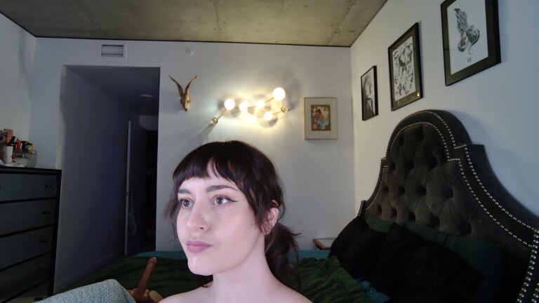 QueenAvaline's Streamate show and profile